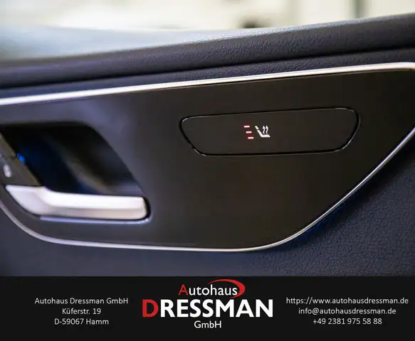 Mercedes-Benz C-Class view 11