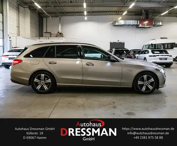 Mercedes-Benz C-Class view 4