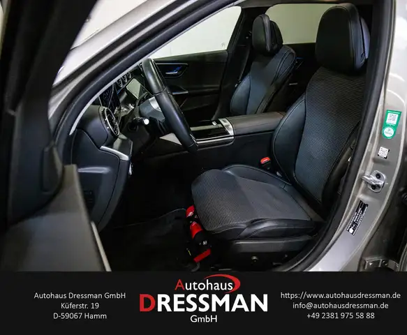 Mercedes-Benz C-Class view 13
