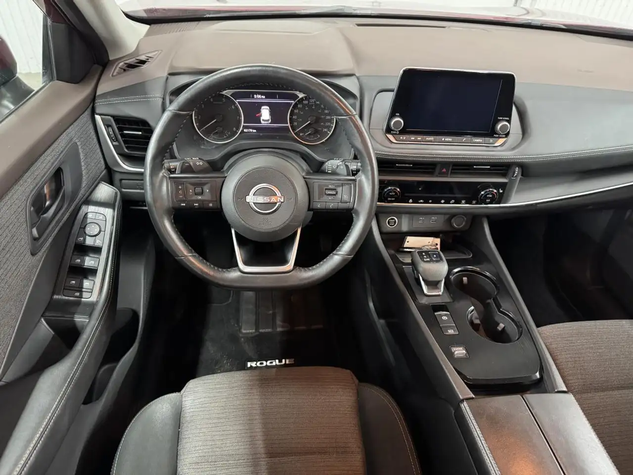 Nissan Rogue снимка Nissan Rogue