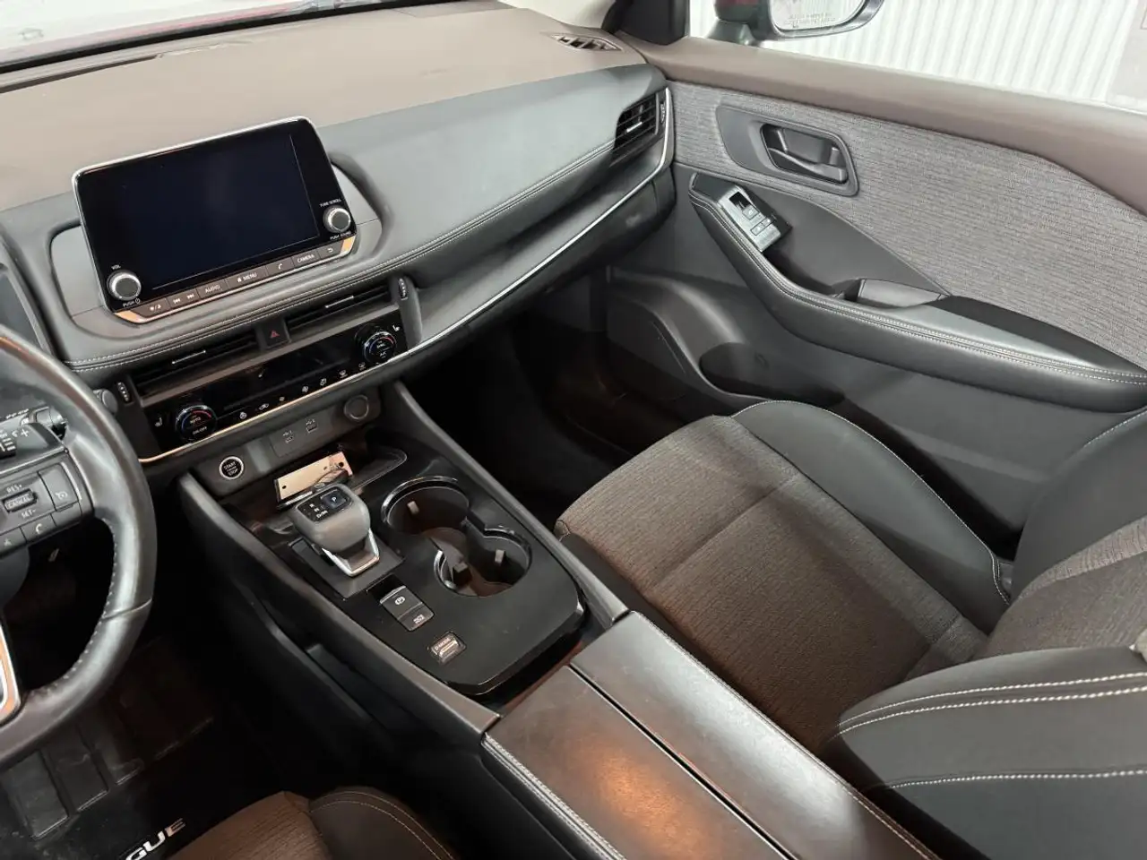 Nissan Rogue снимка Nissan Rogue
