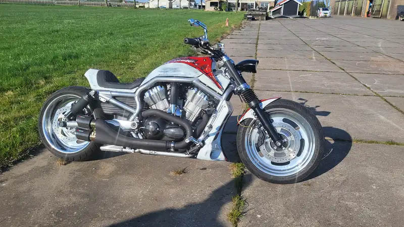 Harley-Davidson V-Rod - foto 8