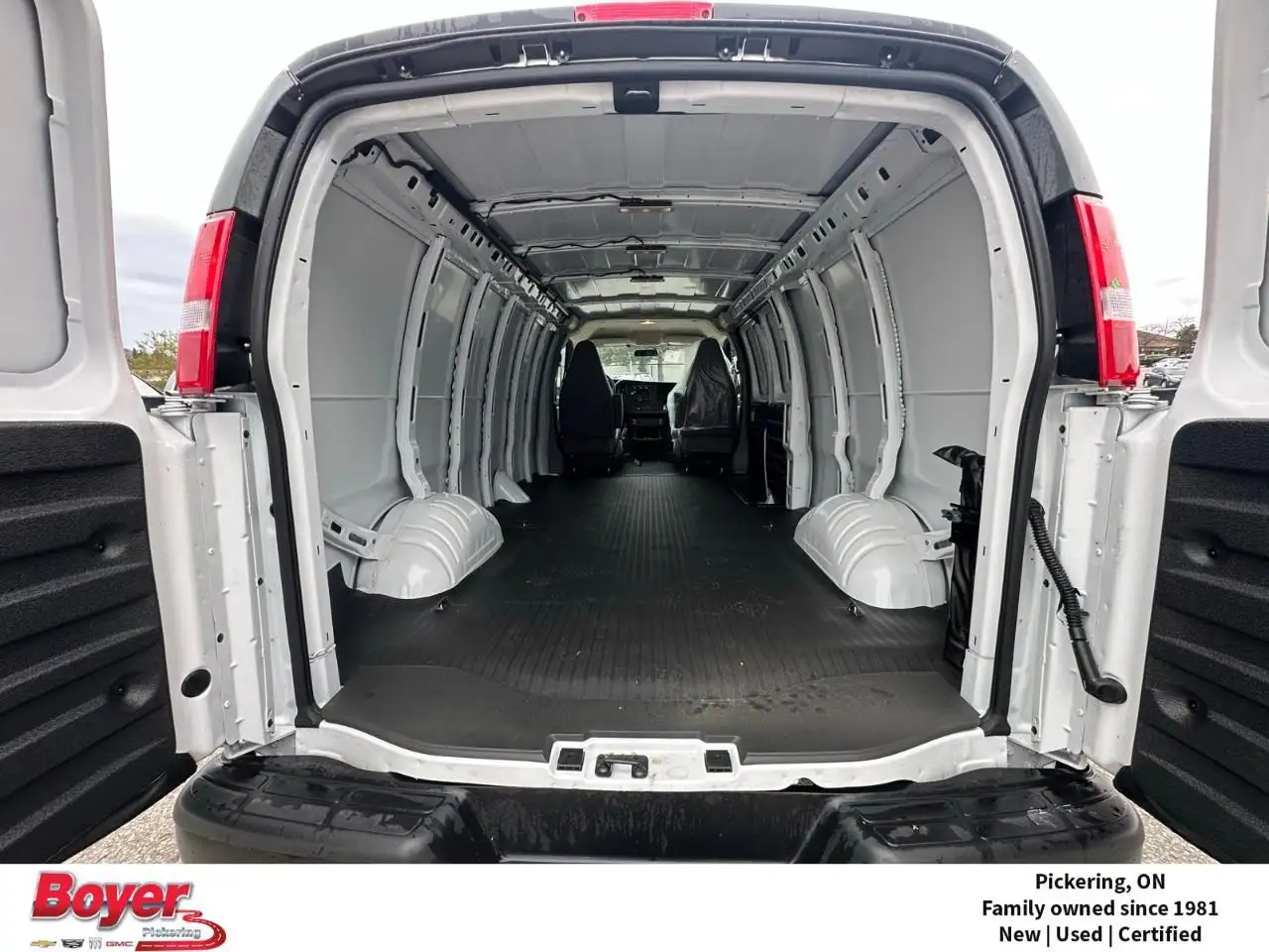GMC Savana fotografie GMC Savana