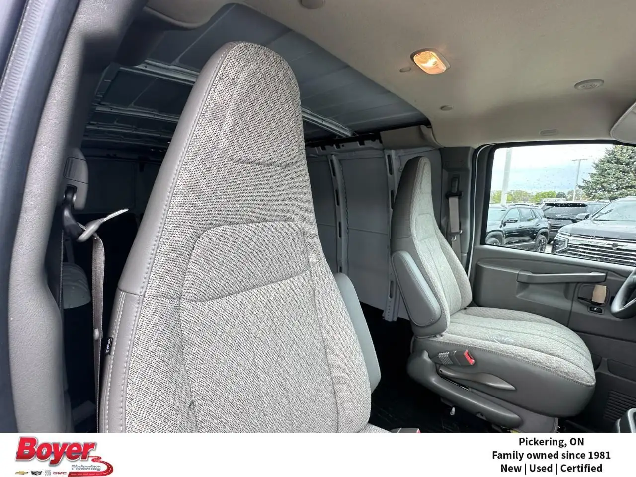 GMC Savana fotografie GMC Savana