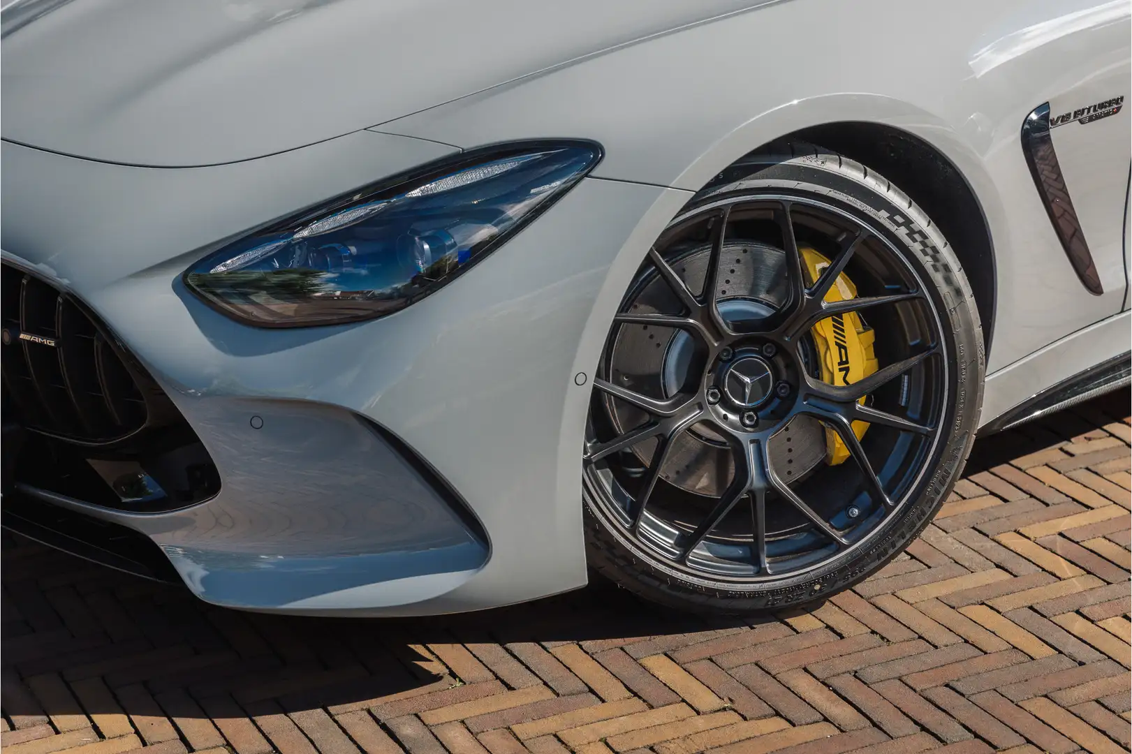 Mercedes-Benz AMG GT 63 4-Matic+ Premium Plus | AMG Dynamic Plus | Dist Grey - 2