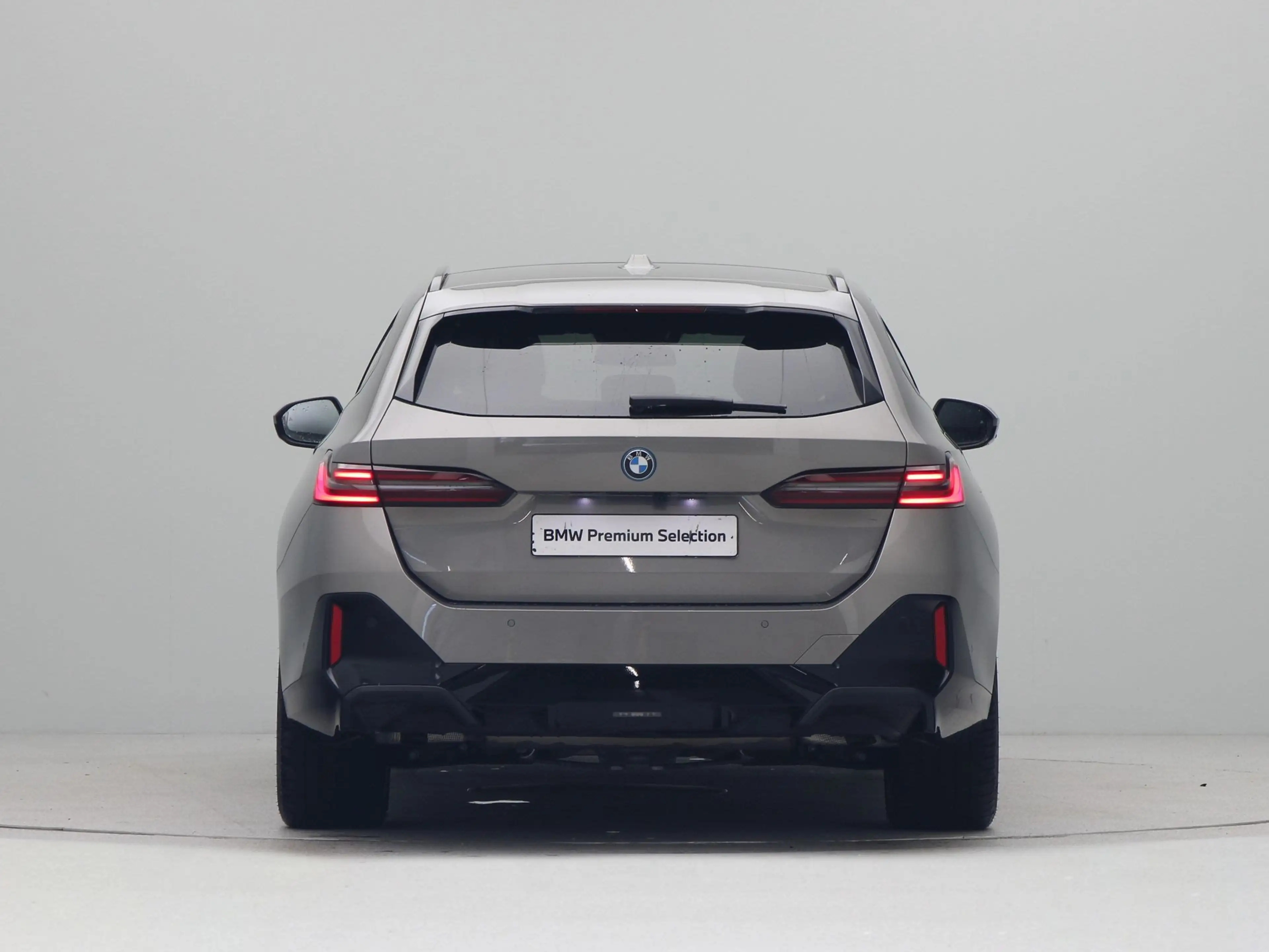 BMW 550 5-serie Touring 550e xDrive — photo 10