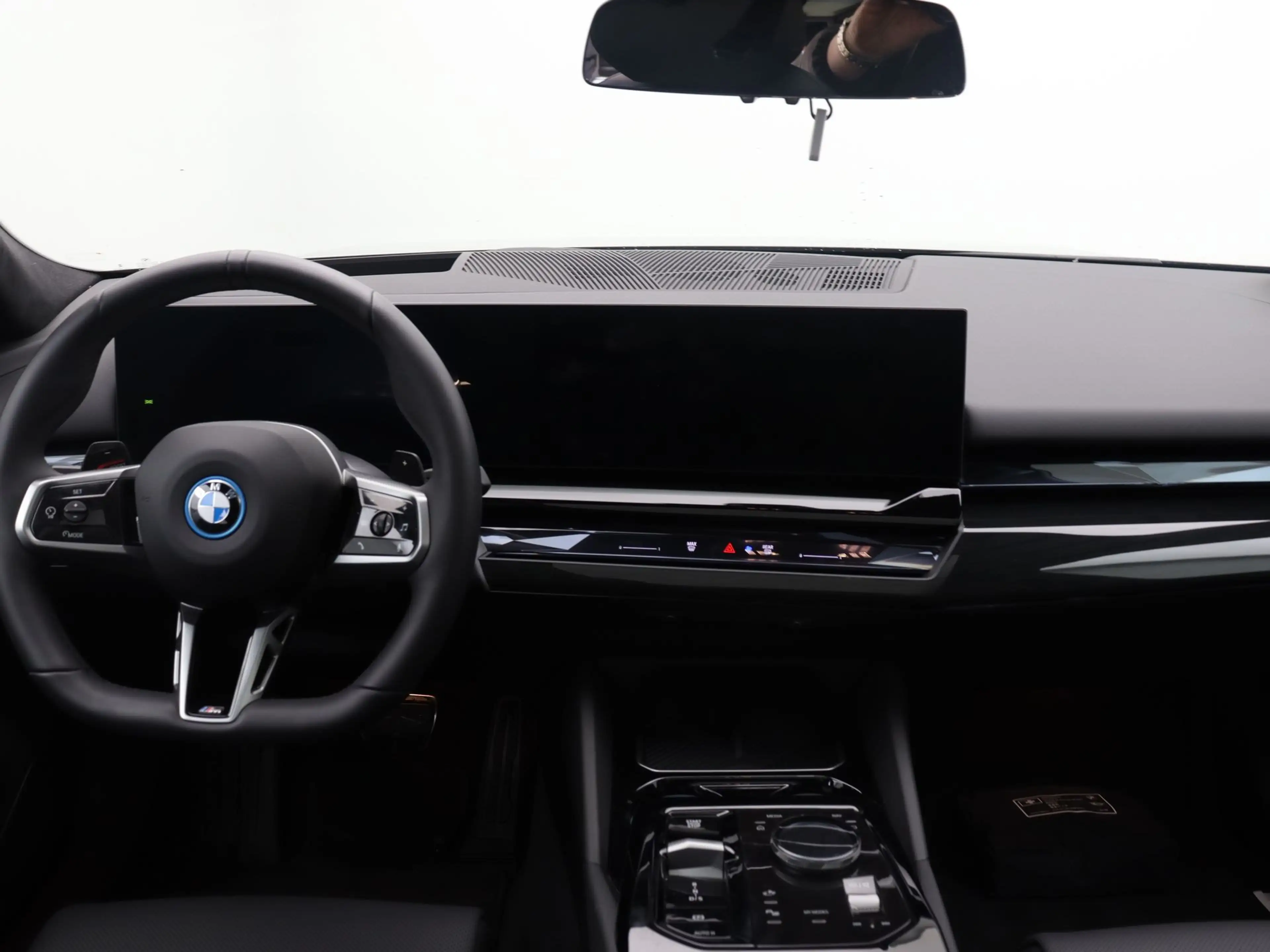 BMW 550 5-serie Touring 550e xDrive — photo 13