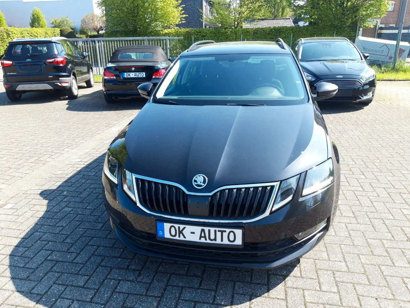 Skoda Octavia Combi 2.0 TDI DSG Ambition*NAVI*LED*PDC* Schwarz - 1