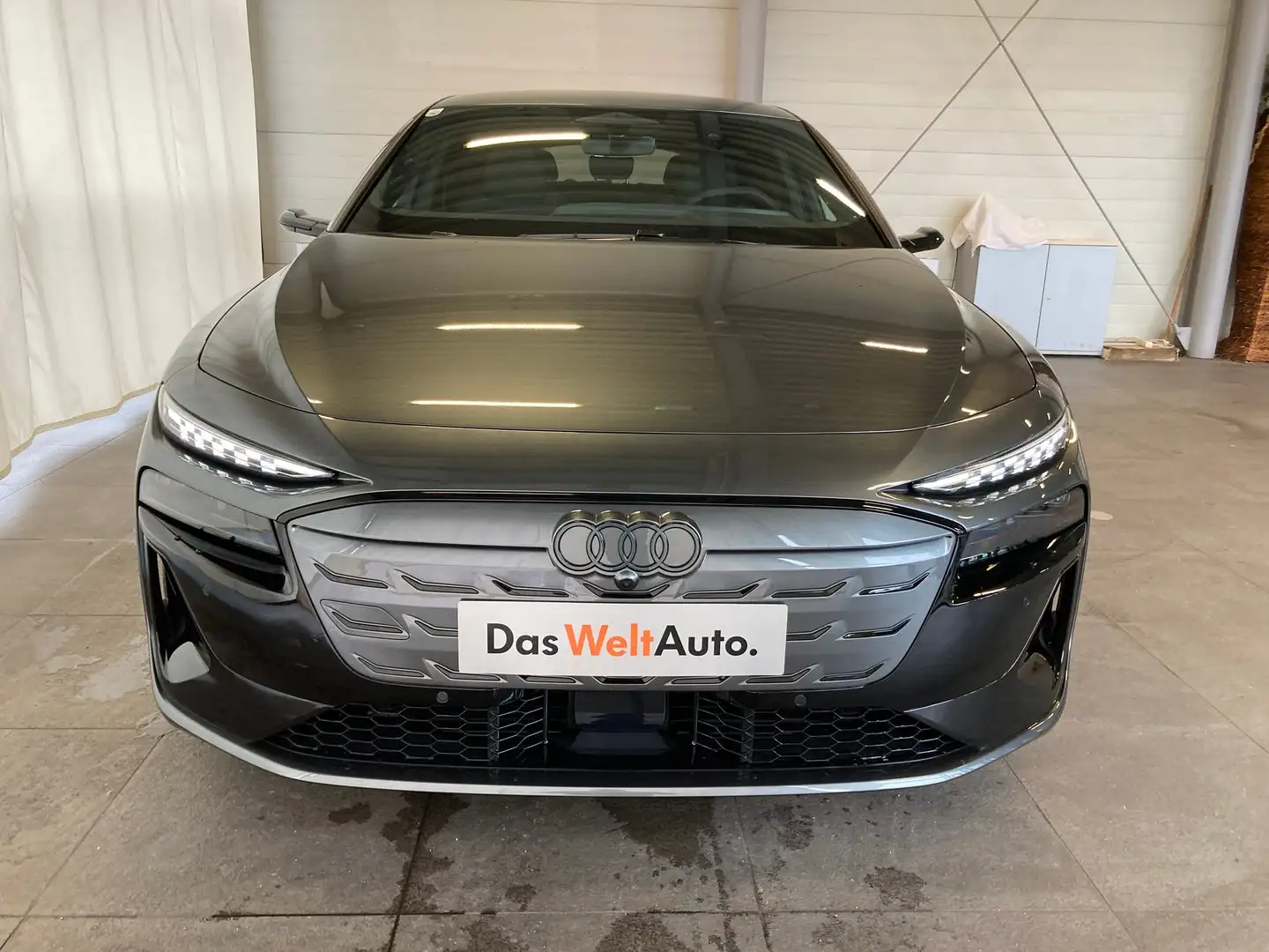 Audi S6 e-tron Grau - 2