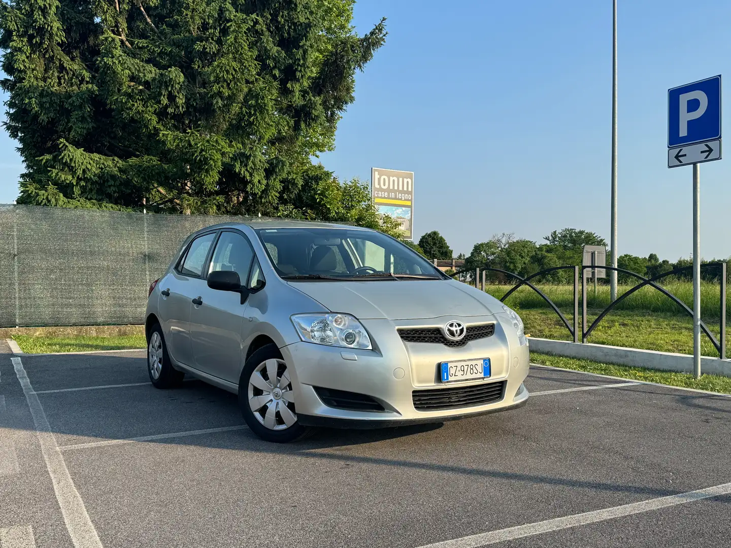 Toyota Auris Auris I 2009 5p 1.4 d-4d Argento - 1