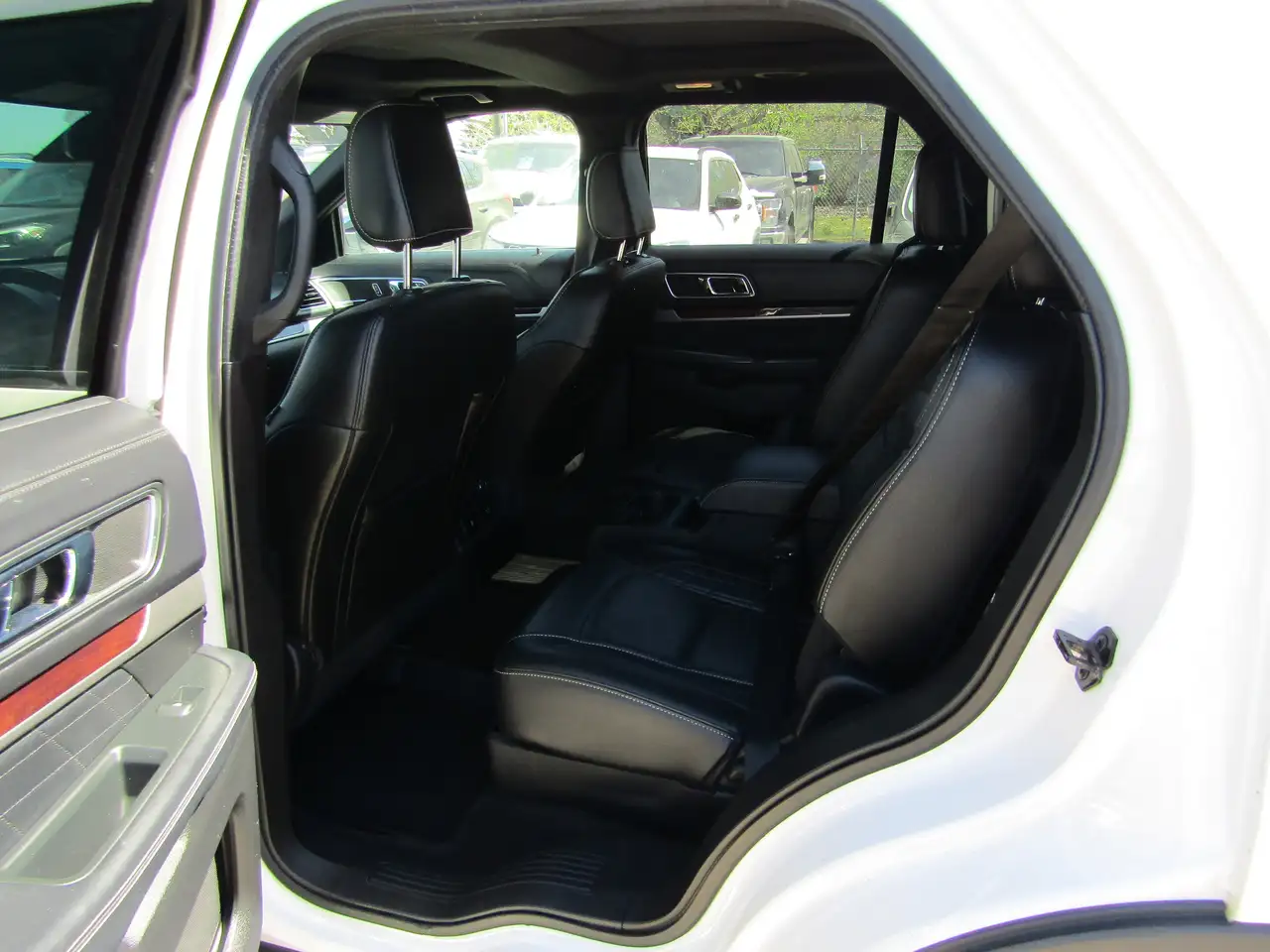Ford Explorer снимка Ford Explorer