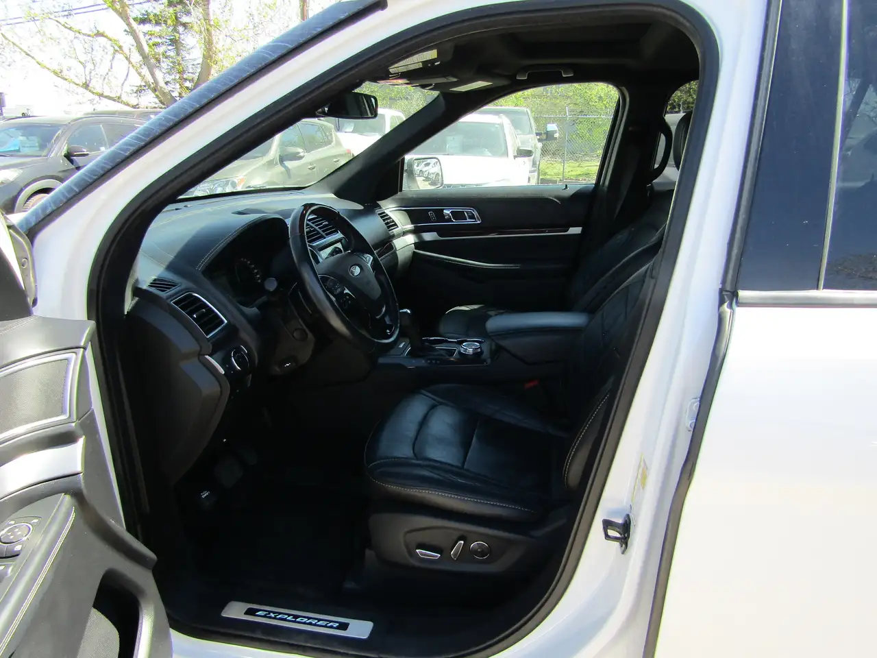 Ford Explorer снимка Ford Explorer