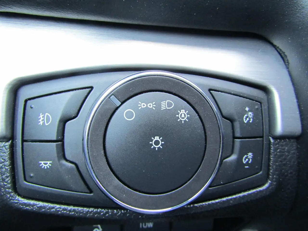Ford Explorer снимка Ford Explorer