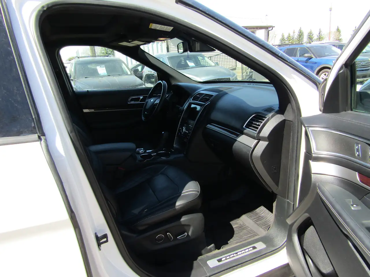 Ford Explorer снимка Ford Explorer
