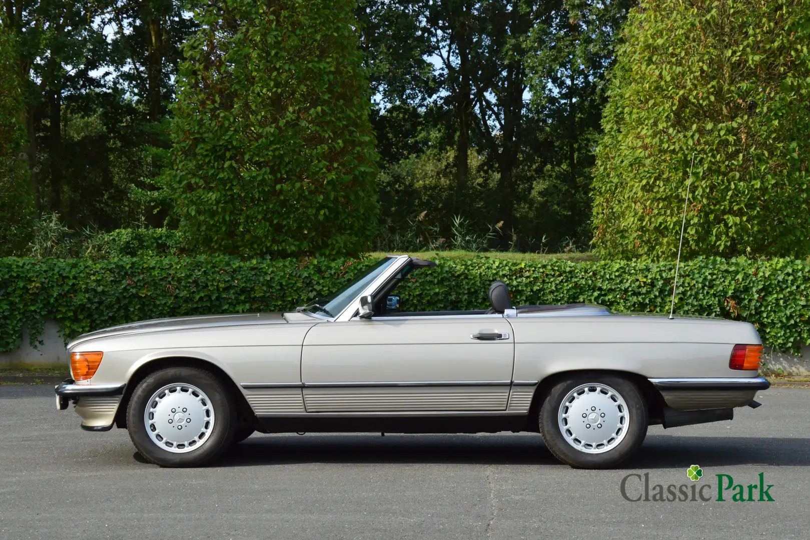 Mercedes-Benz SL 560 Grau - 2