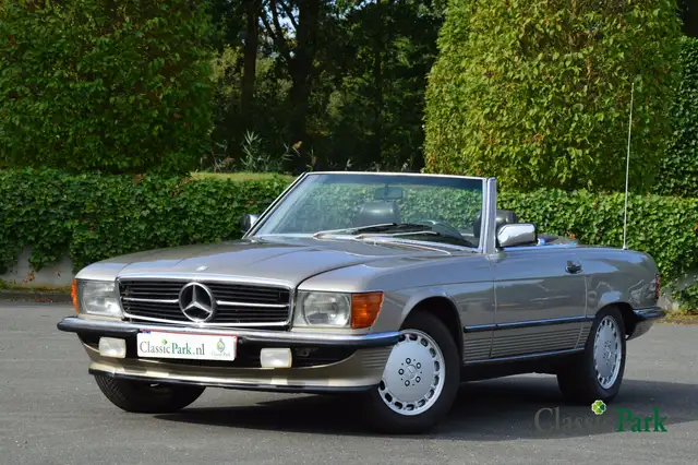 Mercedes-Benz SL 560