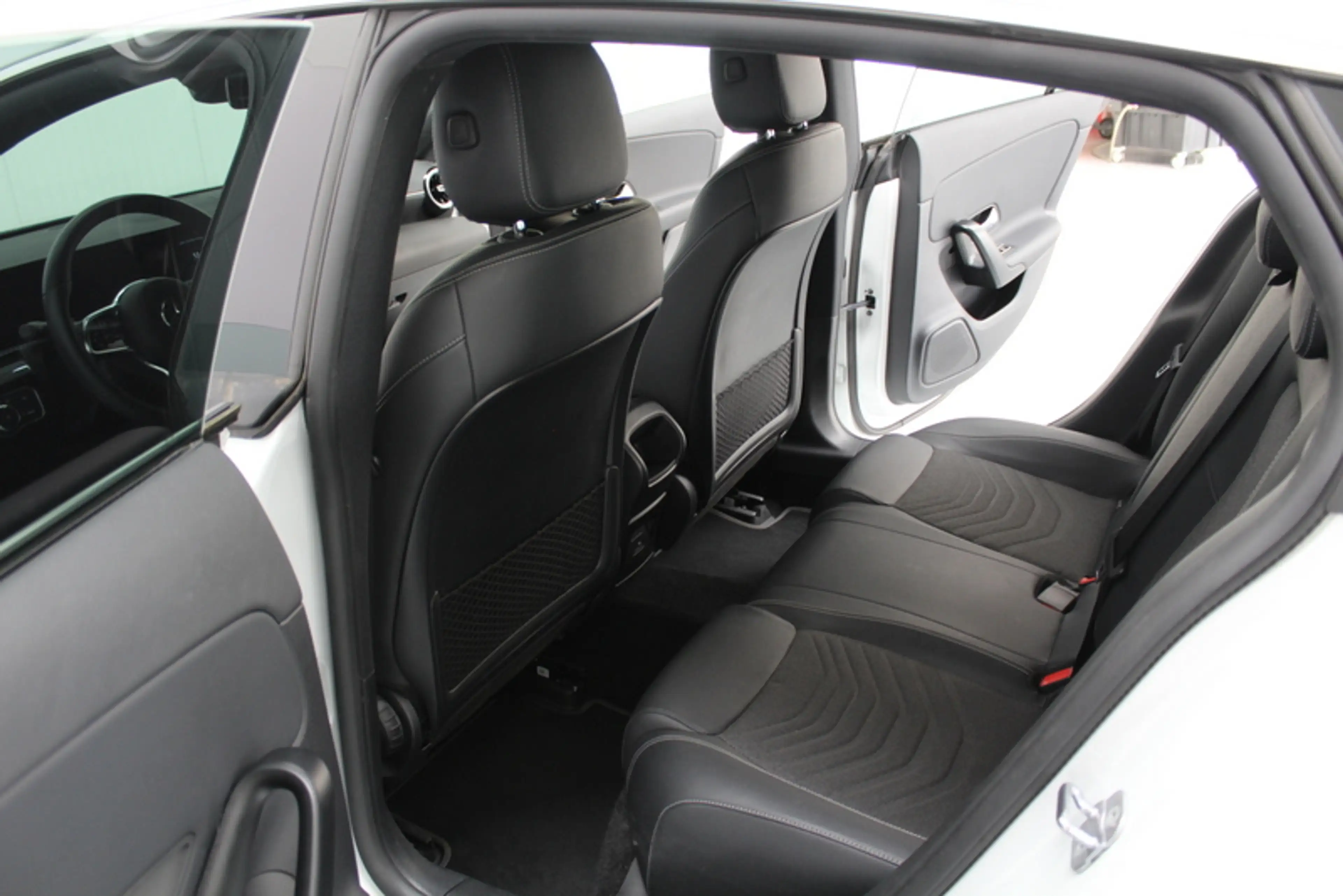 Mercedes-Benz CLA 200 Shooting Brake Business Line 164PK, RIJKLAAR | MET — photo 13