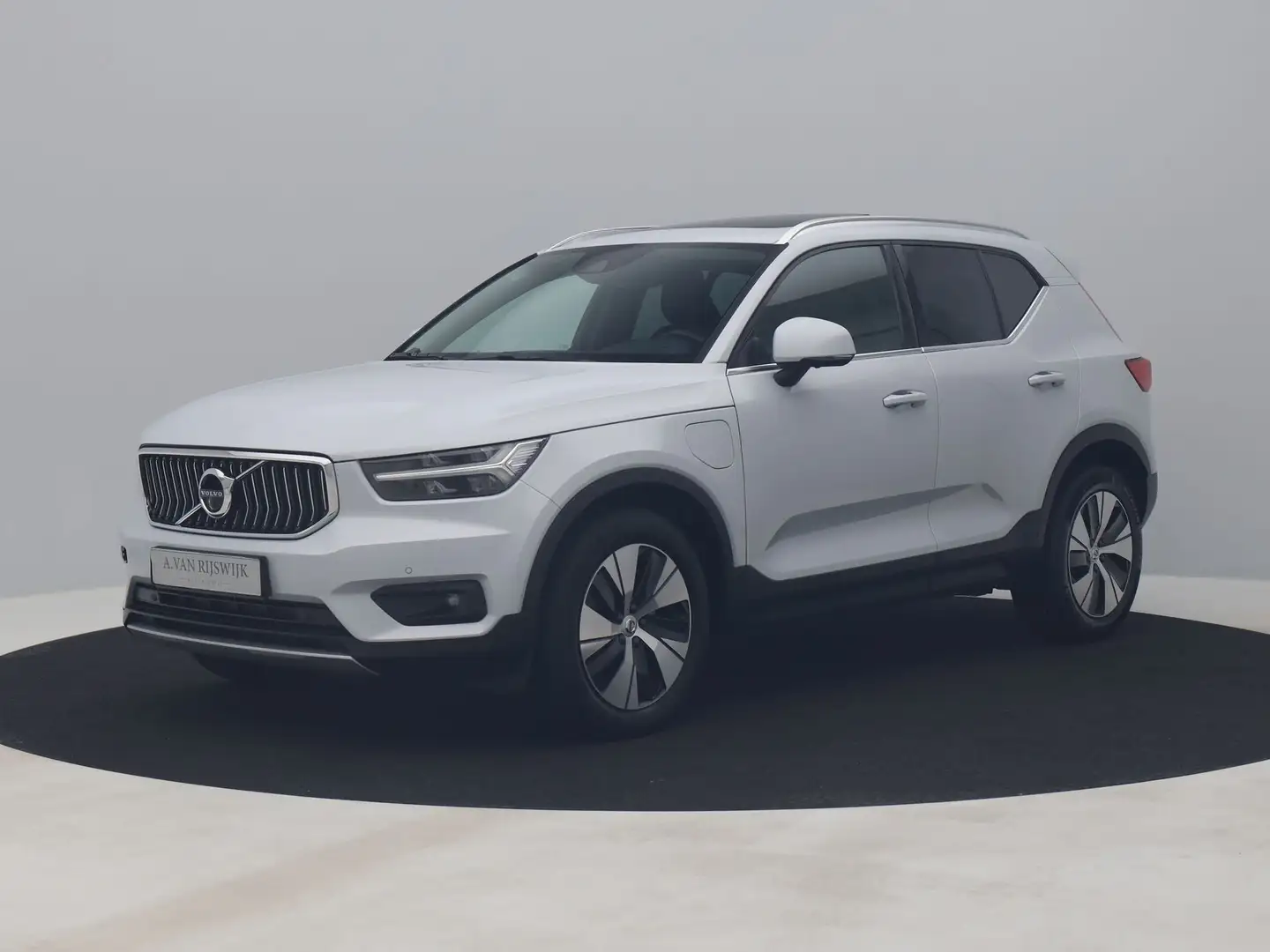 Volvo XC40 1.5 T4 Recharge Inscription Expression | PANO | 36 Grijs - 1