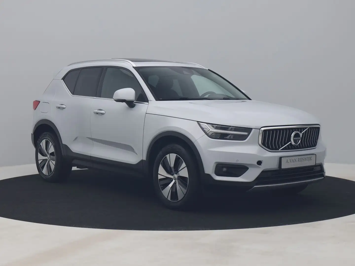 Volvo XC40 1.5 T4 Recharge Inscription Expression | PANO | 36 Grijs - 2
