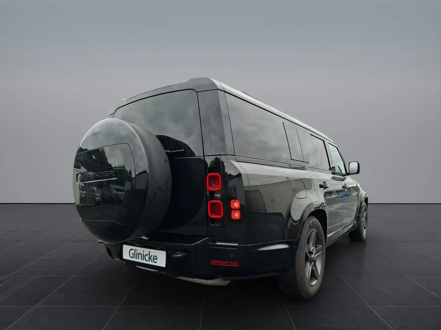 Land Rover Defender 130 D300 X-DYNAMIC SE AHK Winter Pack B Schwarz - 2