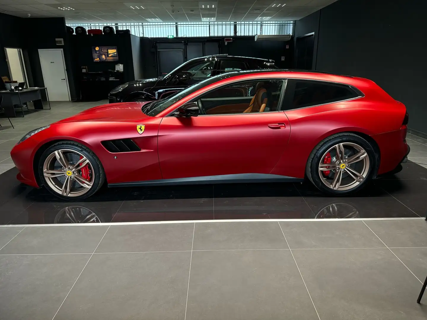 Ferrari GTC4 Lusso 6.3 dct V12 Wrap Tetto LiftSystem DisplayPass Rojo - 2