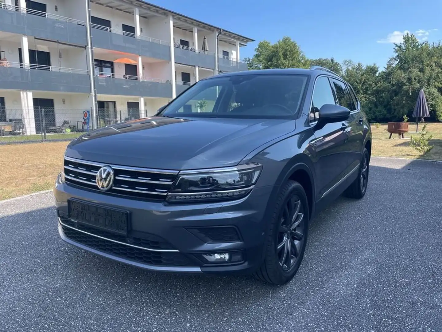 Volkswagen Tiguan Highline 4Motion - TOP ZUSTAND Grau - 2