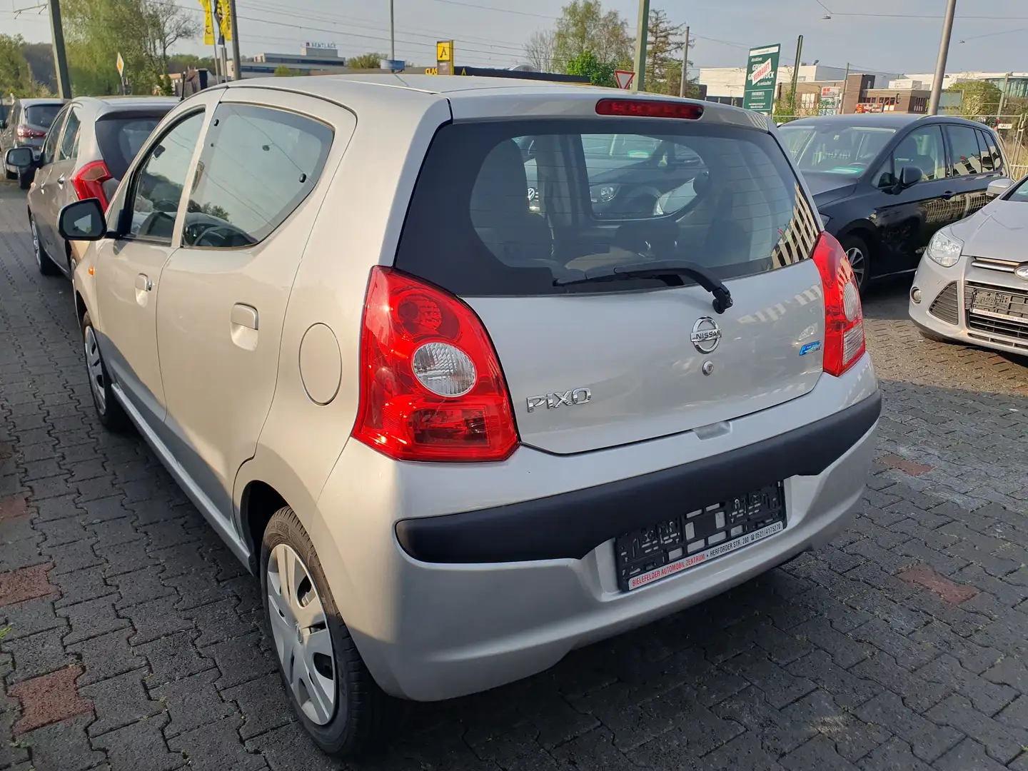 Nissan Pixo Acenta - nur 54.000 Kilometer .1.Hand Grijs - 2