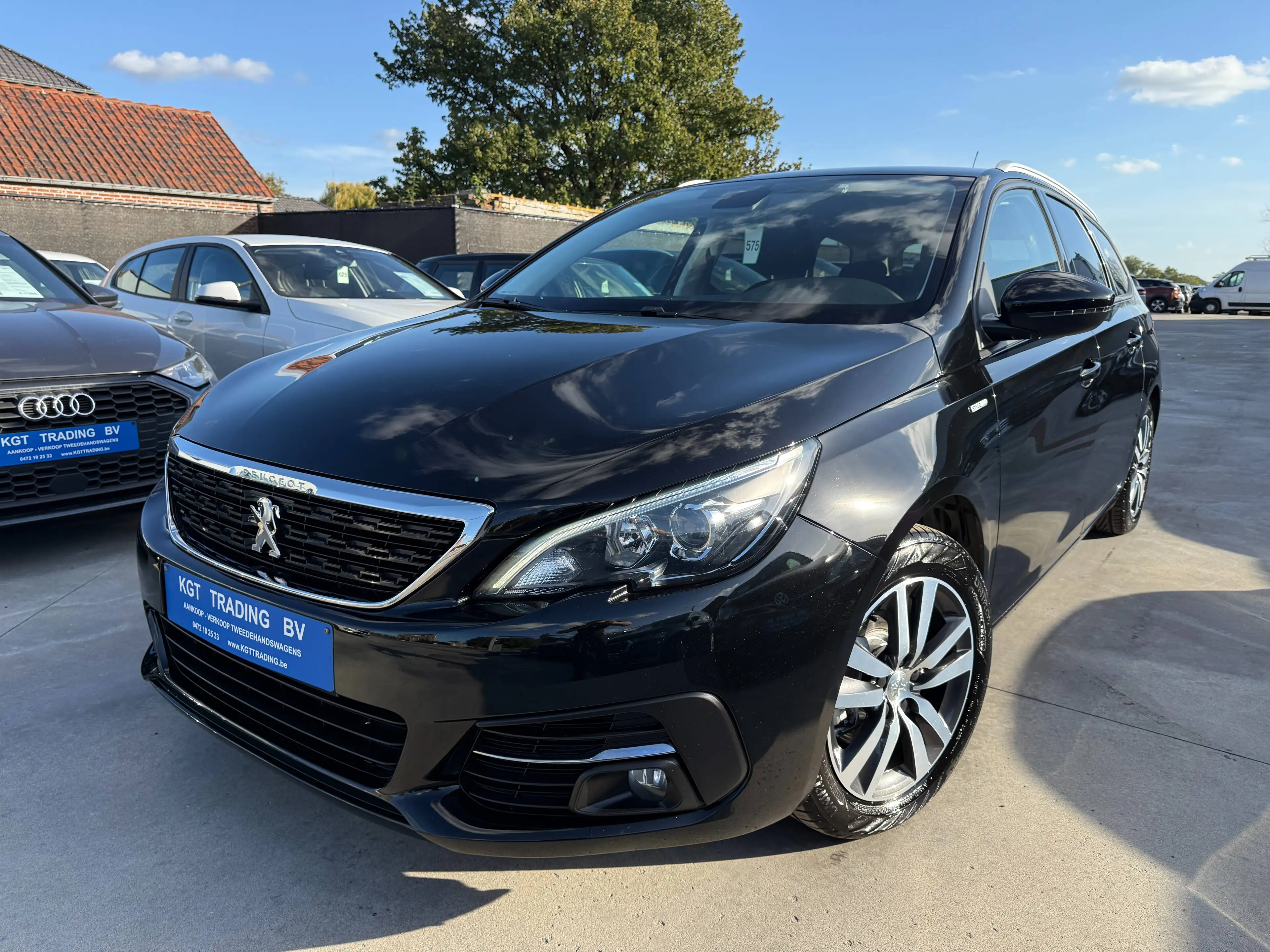 Peugeot 308 SW 1.2i 110PK NAVIGATIE CAMERA VIRTUAL COCKPIT CARPLAY LED ALU PDC TREKHAAK