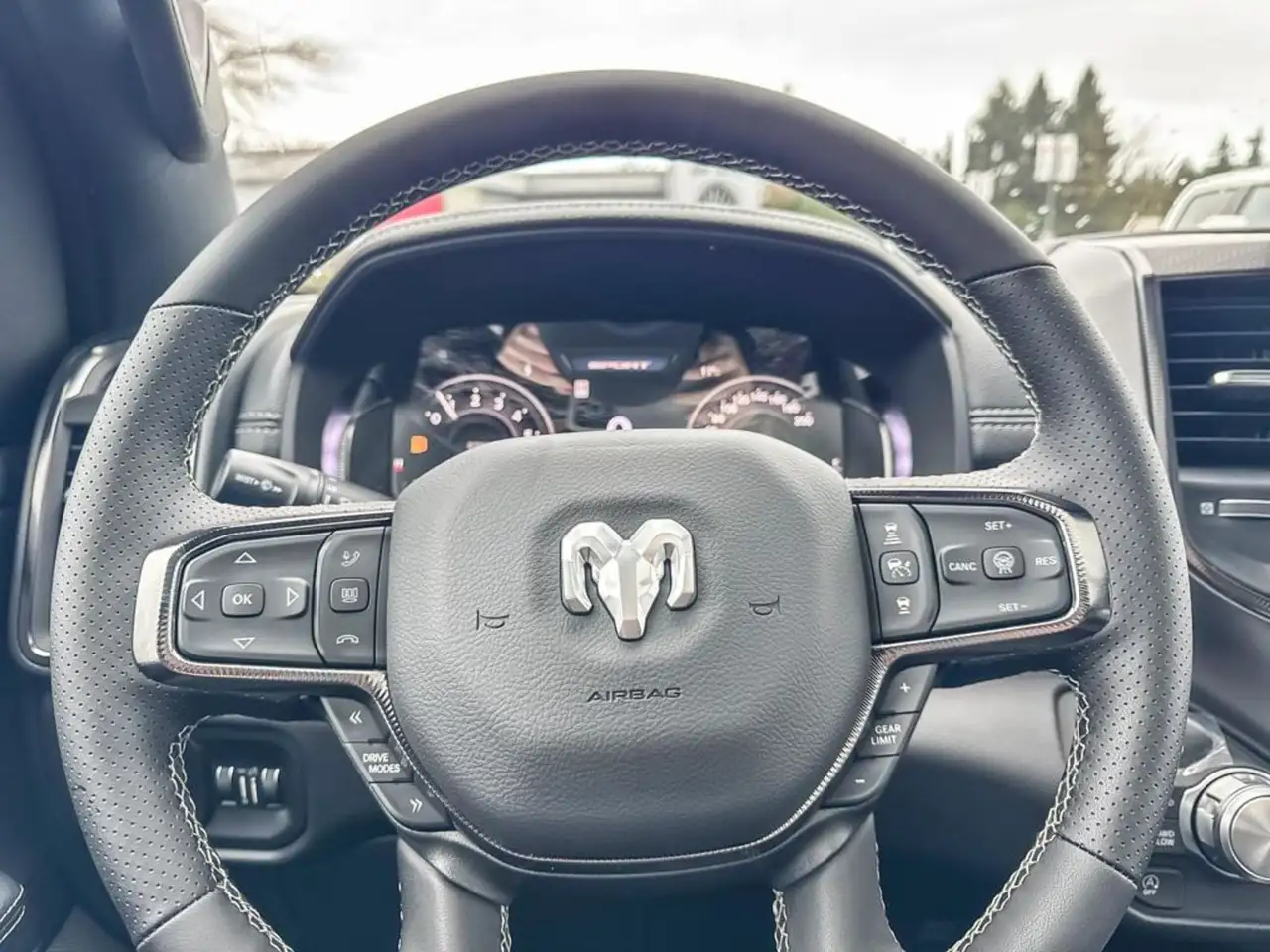 RAM 1500 снимка RAM 1500