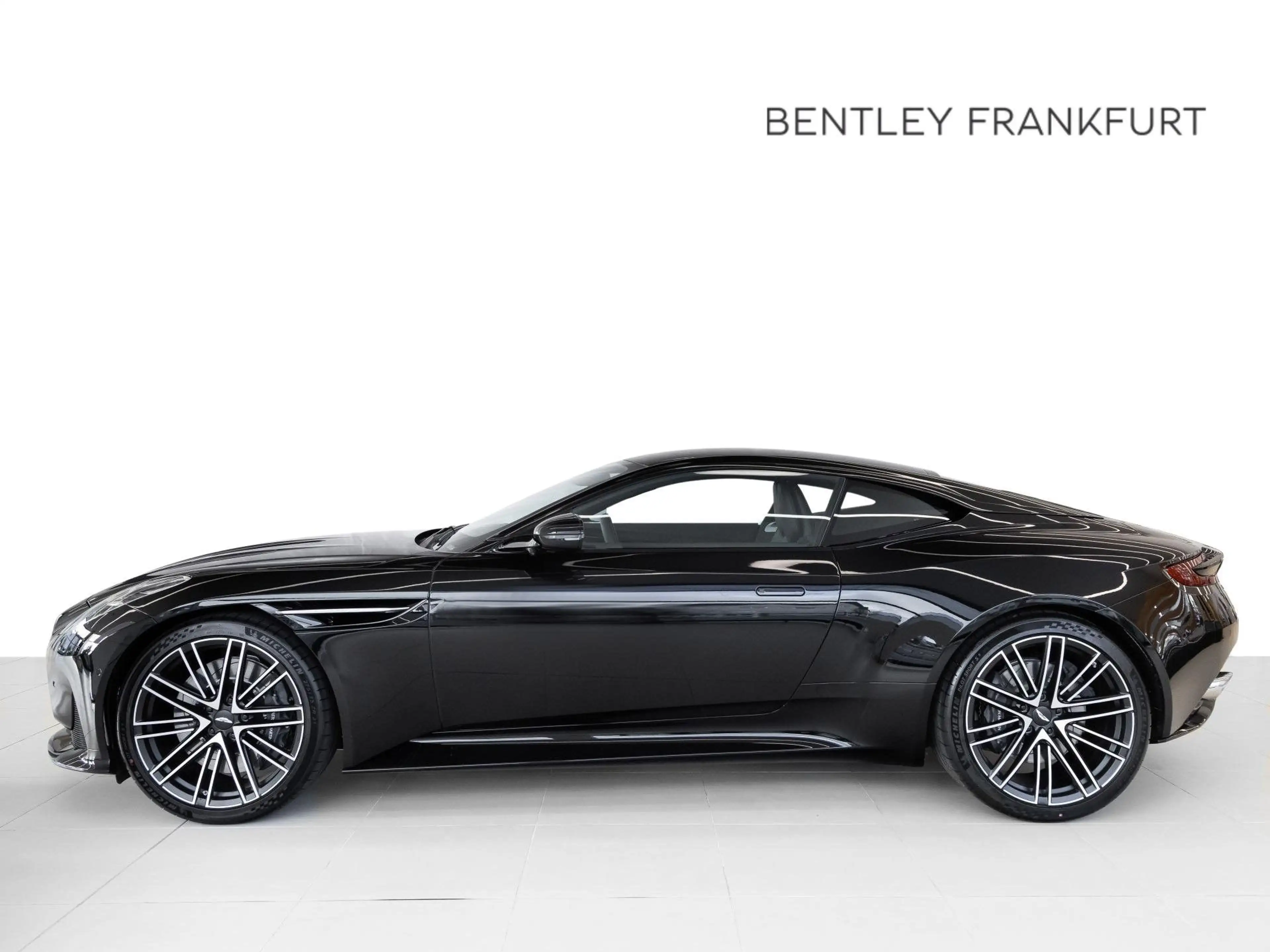 Aston Martin DB12 Coupé von BENTLEY FRANKFURT — photo 3