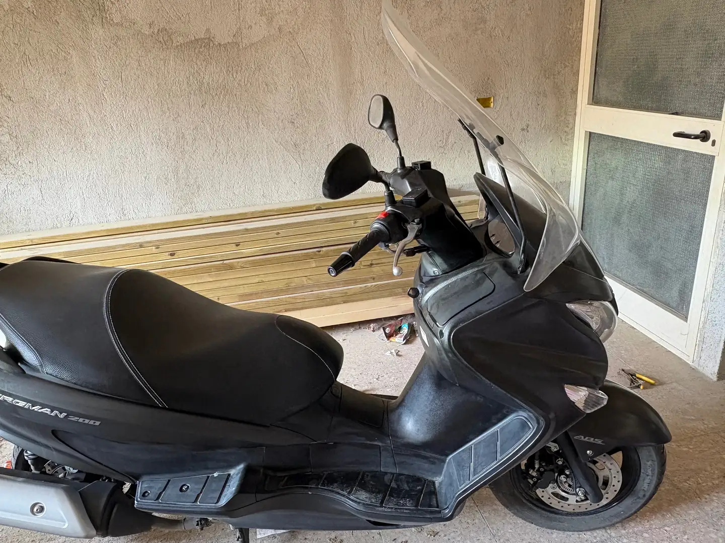 Suzuki Burgman 200 ABS Šedá - 2
