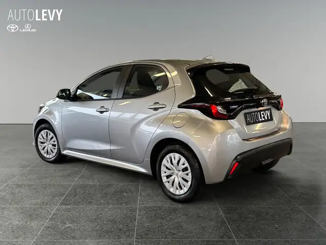 Toyota Yaris view 4