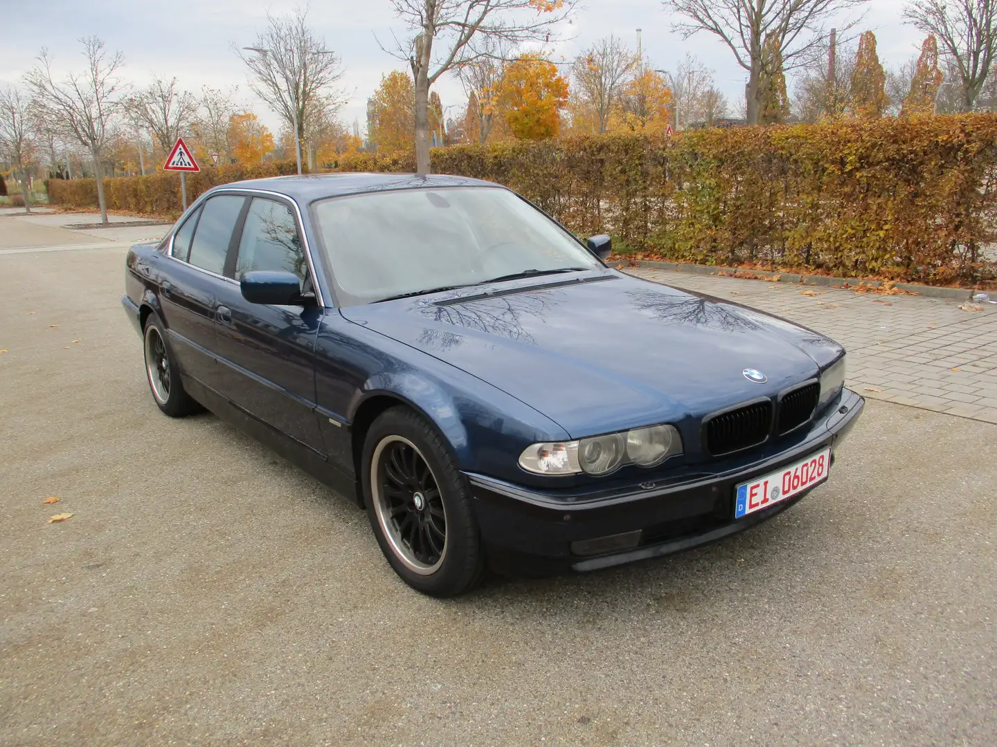 BMW 740 E38 740i Blau - 1