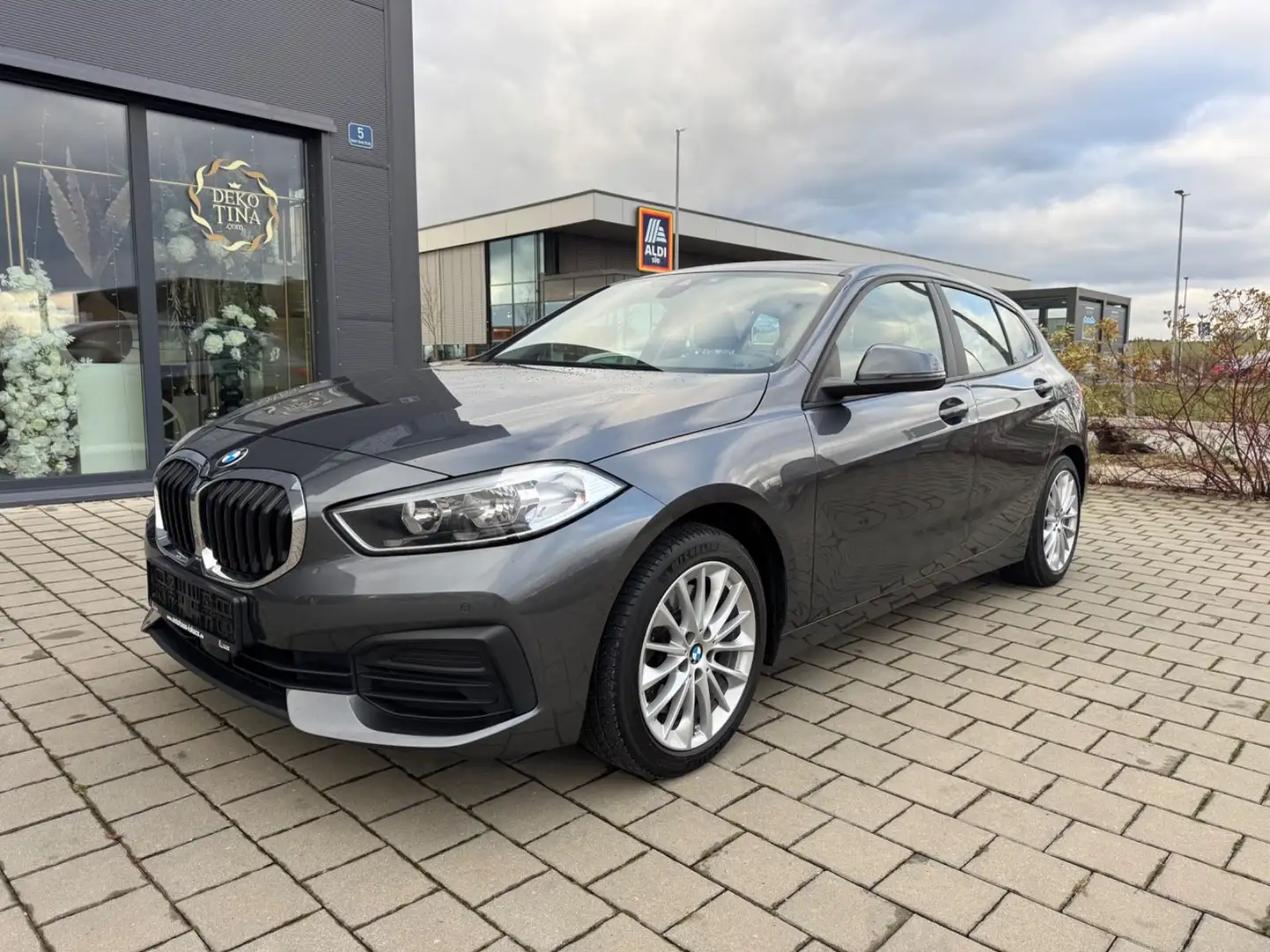 BMW 120 1 Lim. 120 d xDrive Advantage Kamera 1Hand Gris - 1
