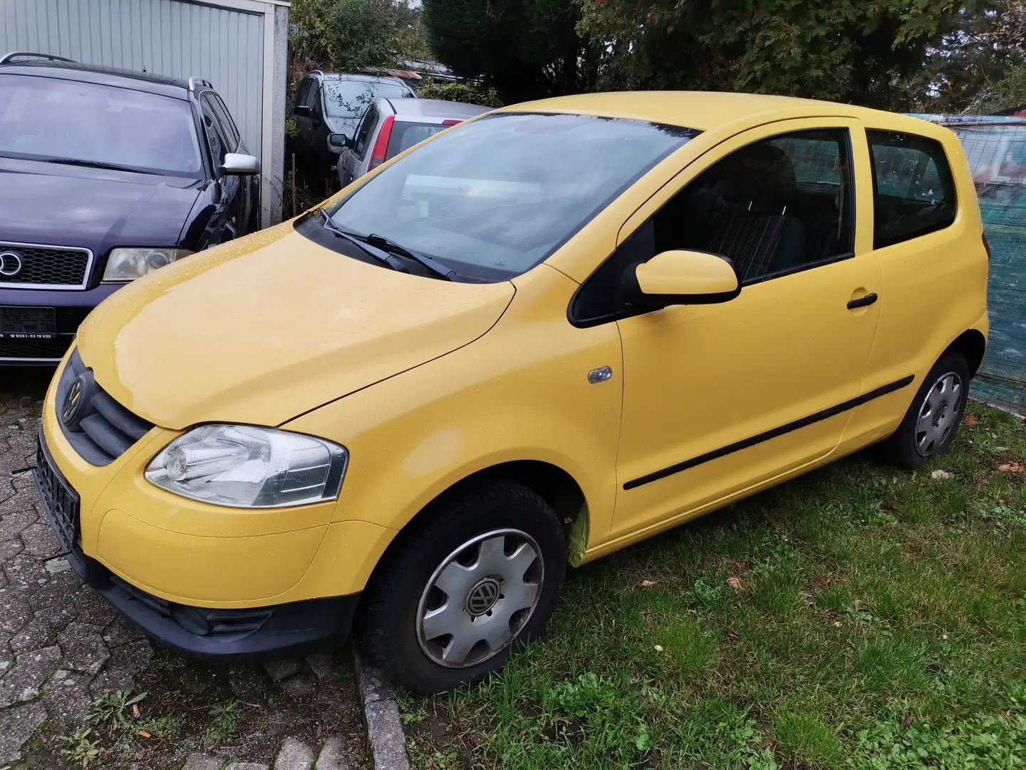 Volkswagen Fox Basis Gelb - 1