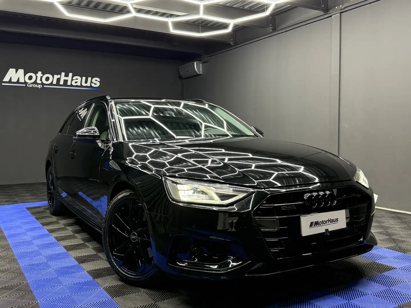 Audi A4 Avant 40 2.0 sport business plus Nero - 1