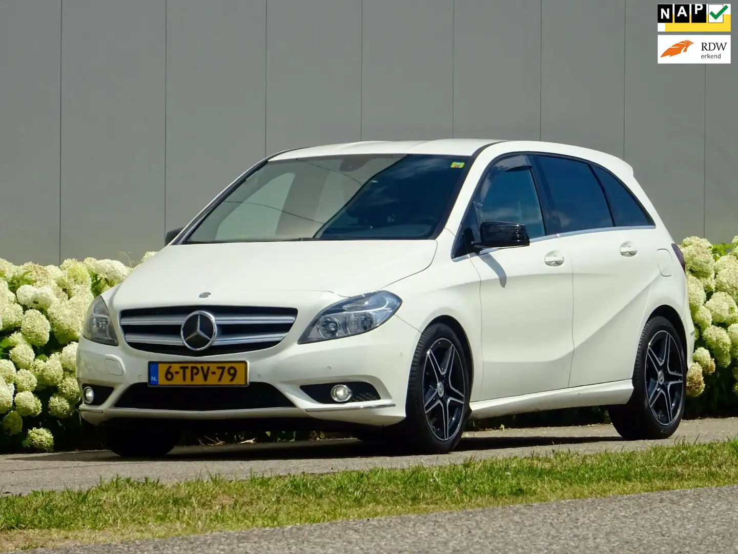 Mercedes-Benz B 180 AMG Prestige // Scherm-Groot / apple car play Wit - 1