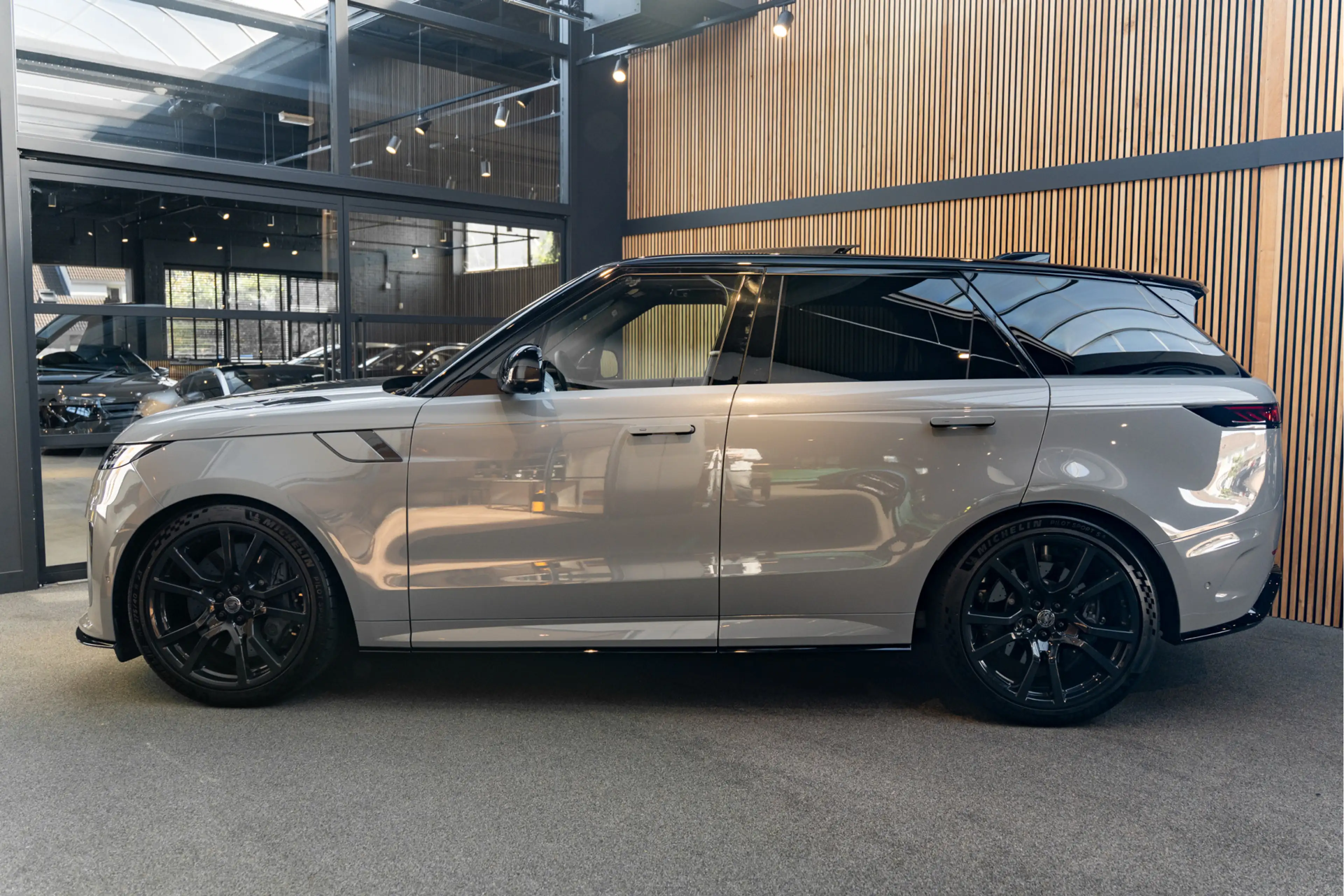 Land Rover Range Rover Sport 4.4 P635 SV Carbon Full Carbon Keramisch Full Carb — photo 4
