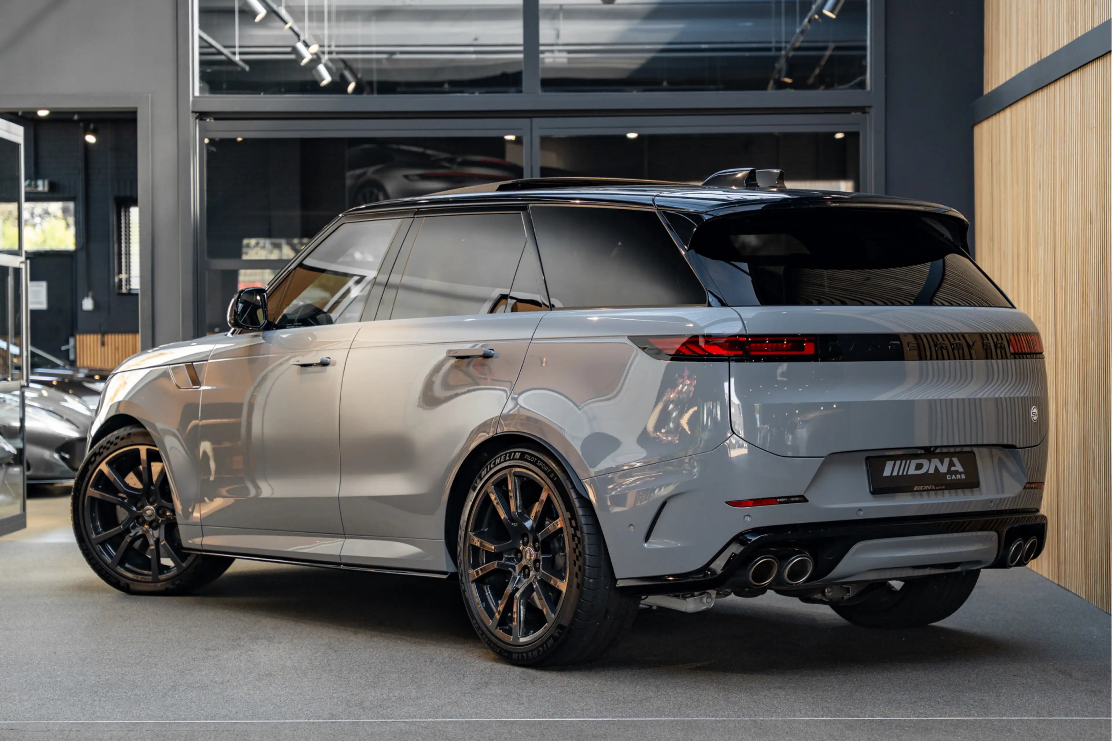 Land Rover Range Rover Sport 4.4 P635 SV Carbon Full Carbon Keramisch Full Carb — photo 3