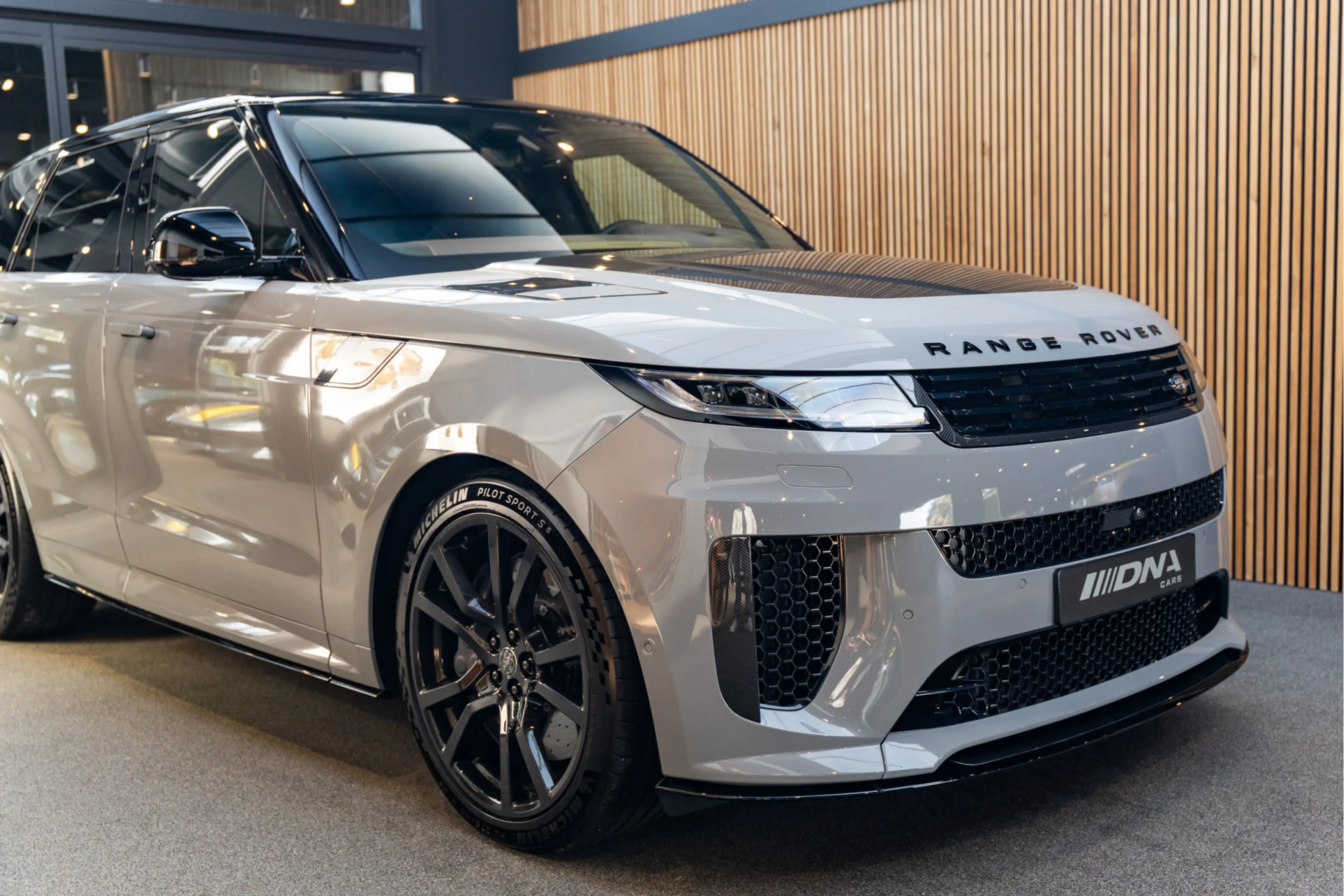 Land Rover Range Rover Sport 4.4 P635 SV Carbon Full Carbon Keramisch Full Carb — photo 2