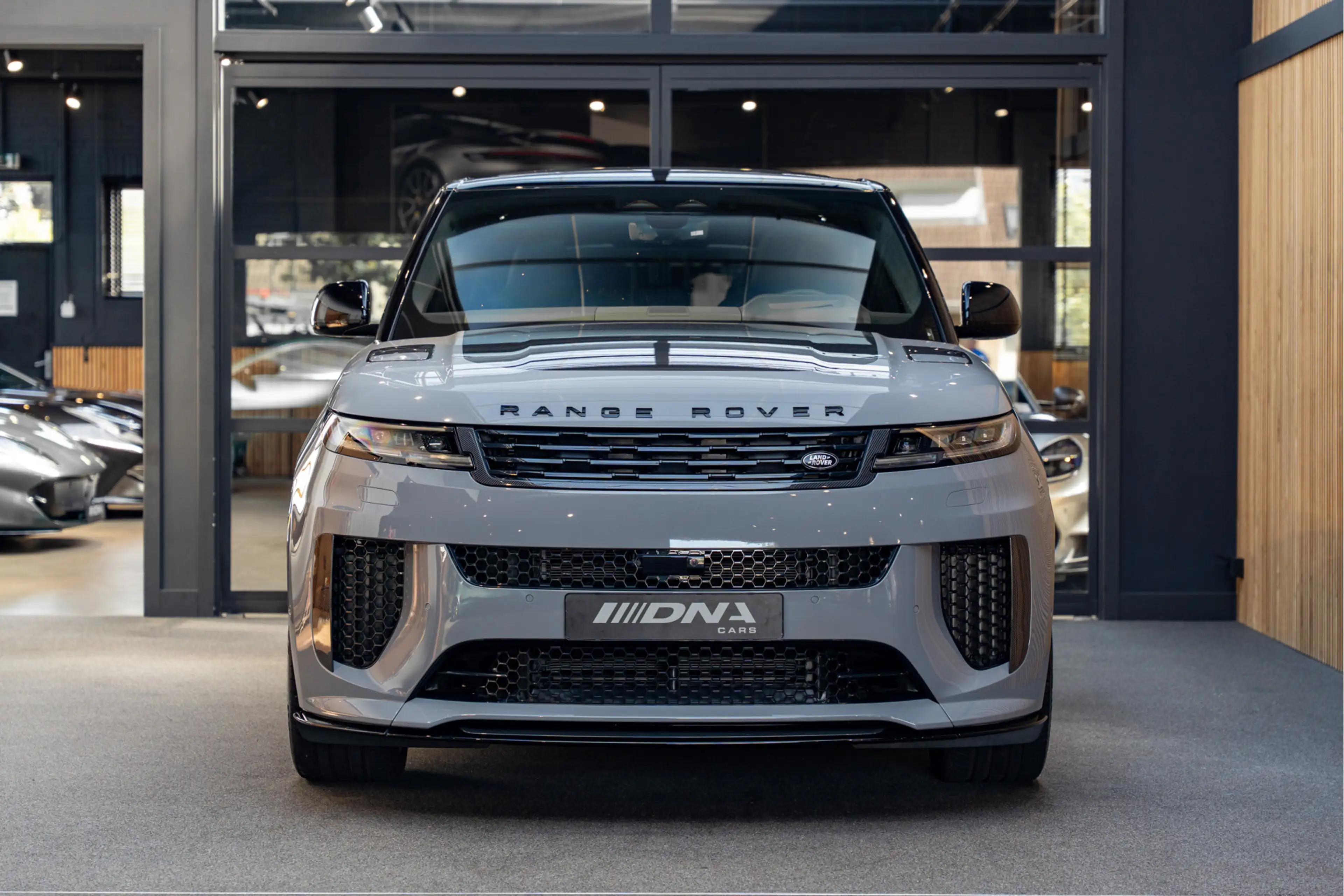 Land Rover Range Rover Sport 4.4 P635 SV Carbon Full Carbon Keramisch Full Carb — photo 9