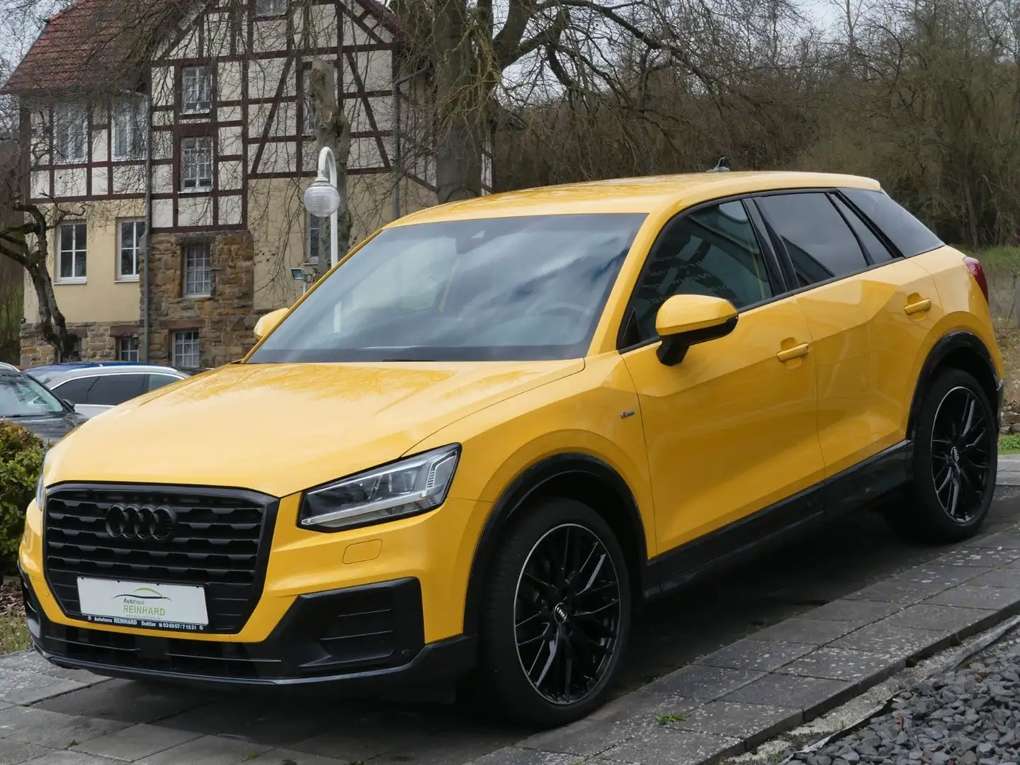 Audi Q2 35 TFSI sport S-Line LED DAB Navi AHK ACC Jaune - 2
