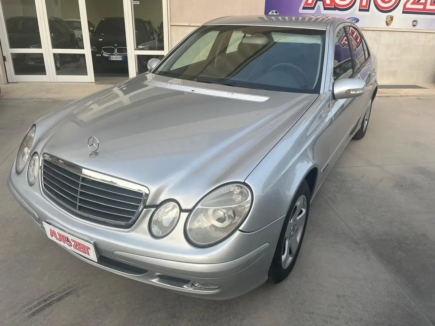 Mercedes-Benz E 220 Classe E - W211 Berlina cdi Classic Grau - 2