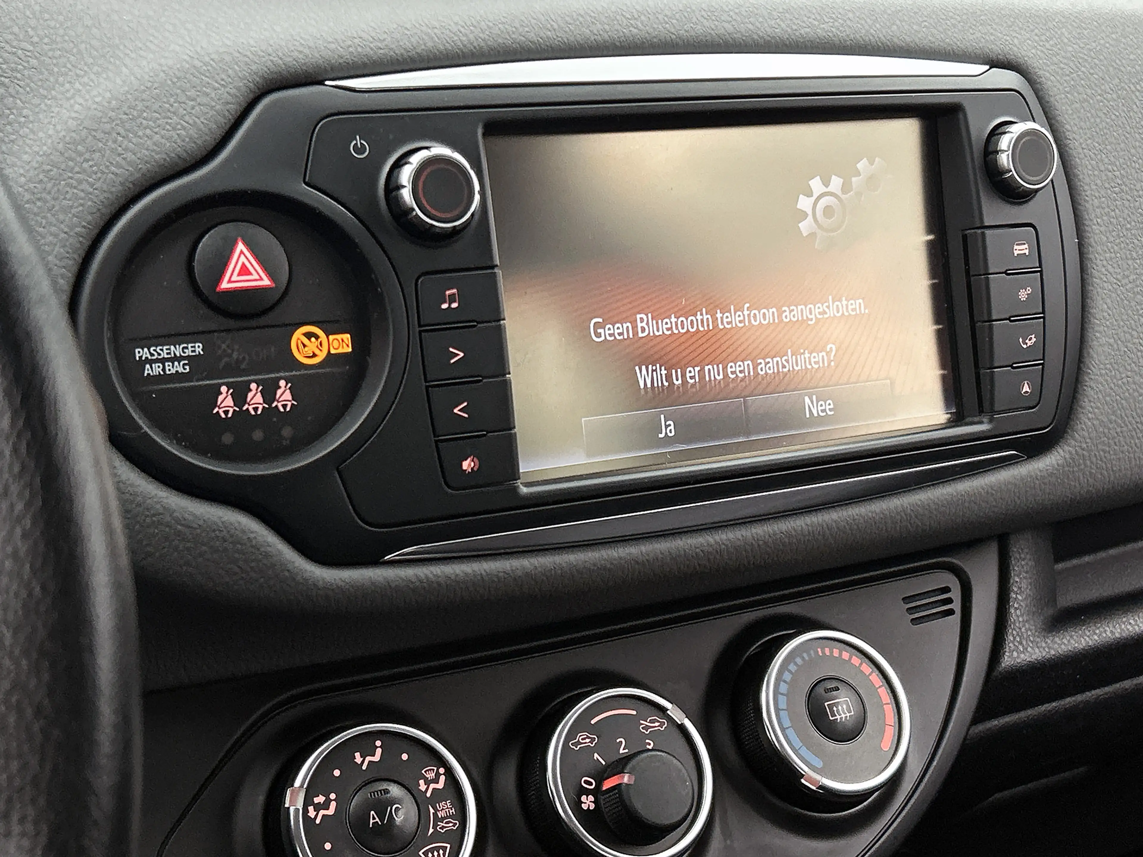 Toyota Yaris 1.3 VVT-i Aspiration — photo 12