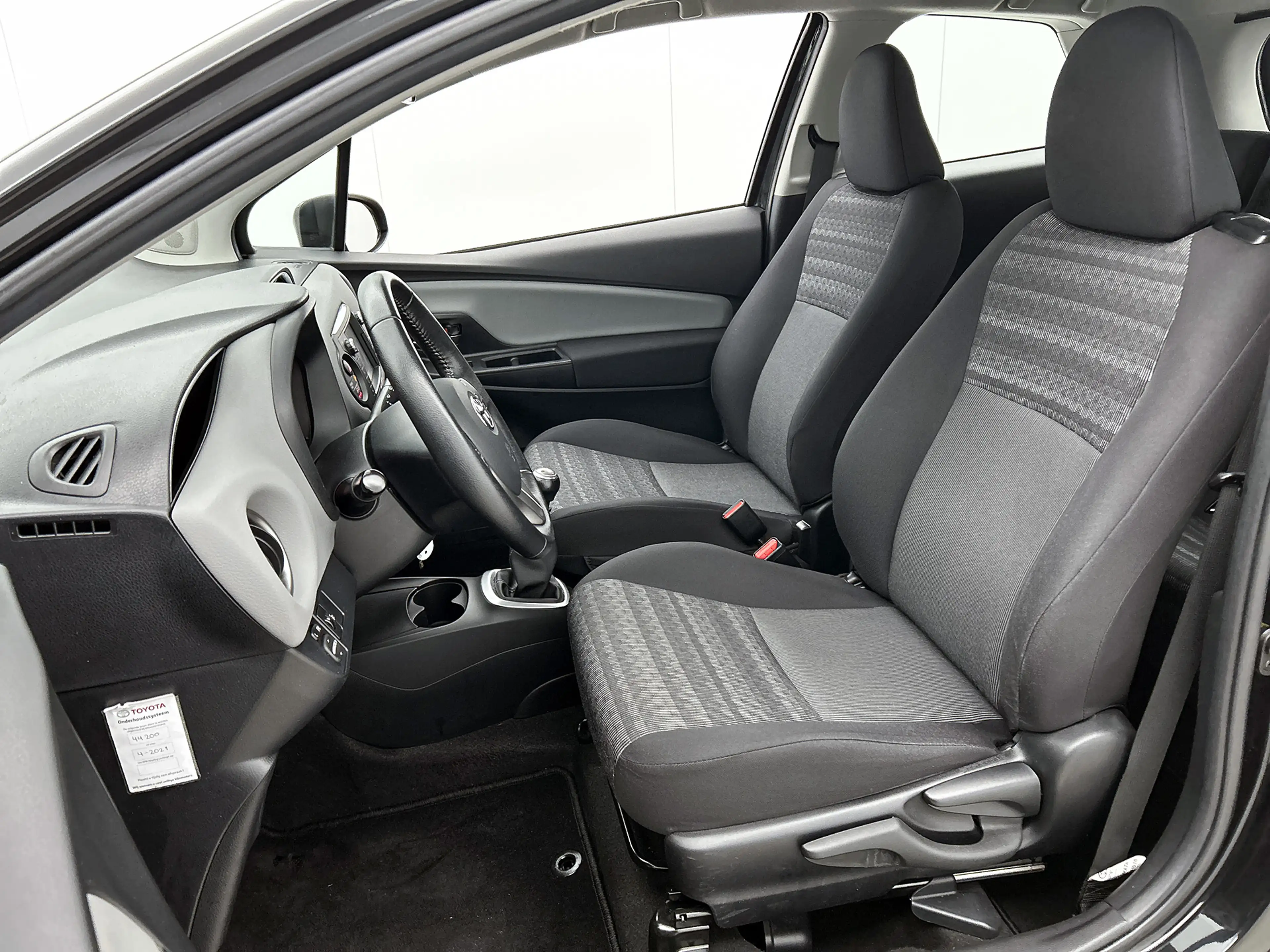 Toyota Yaris 1.3 VVT-i Aspiration — photo 7