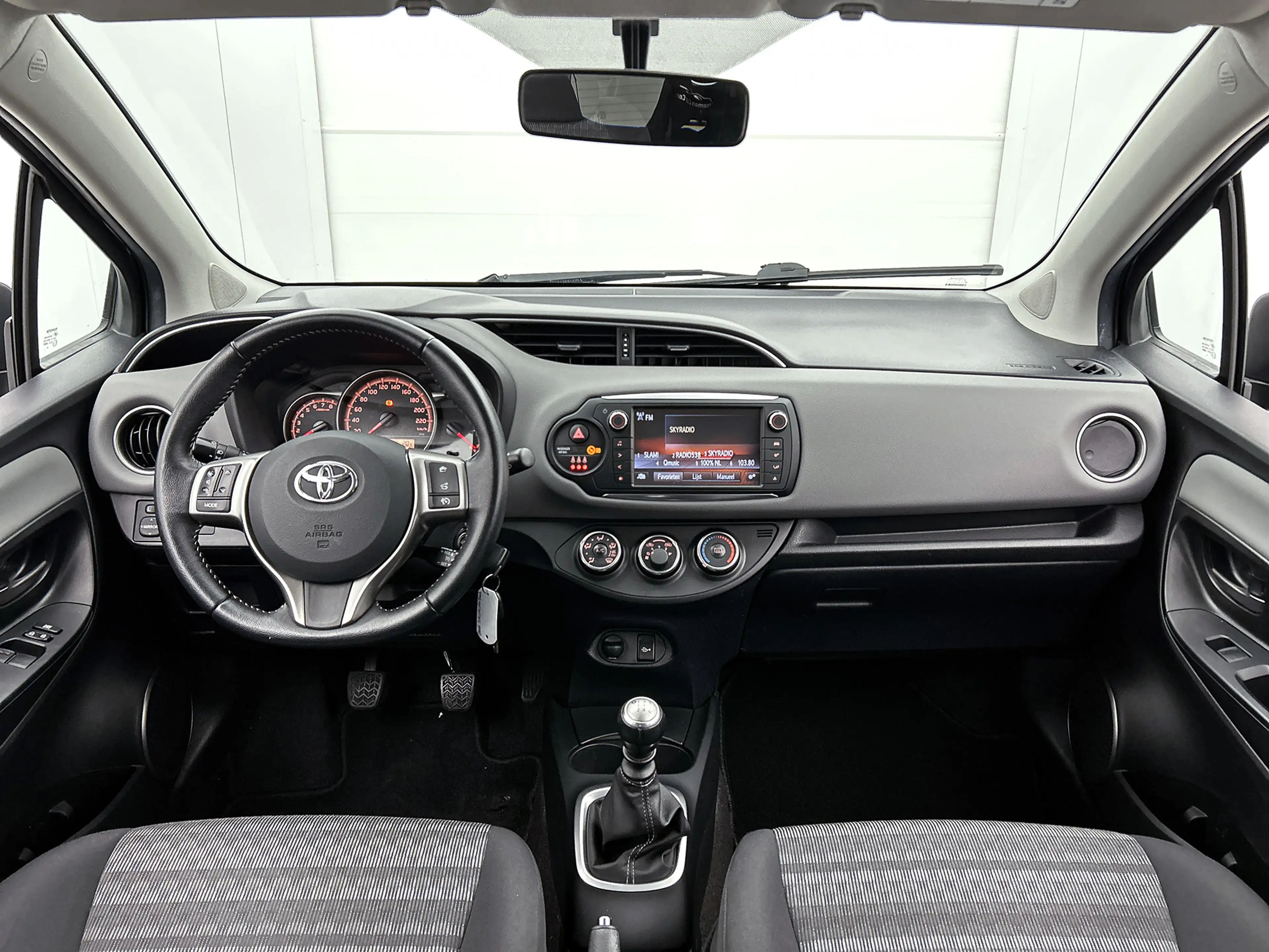 Toyota Yaris 1.3 VVT-i Aspiration — photo 5