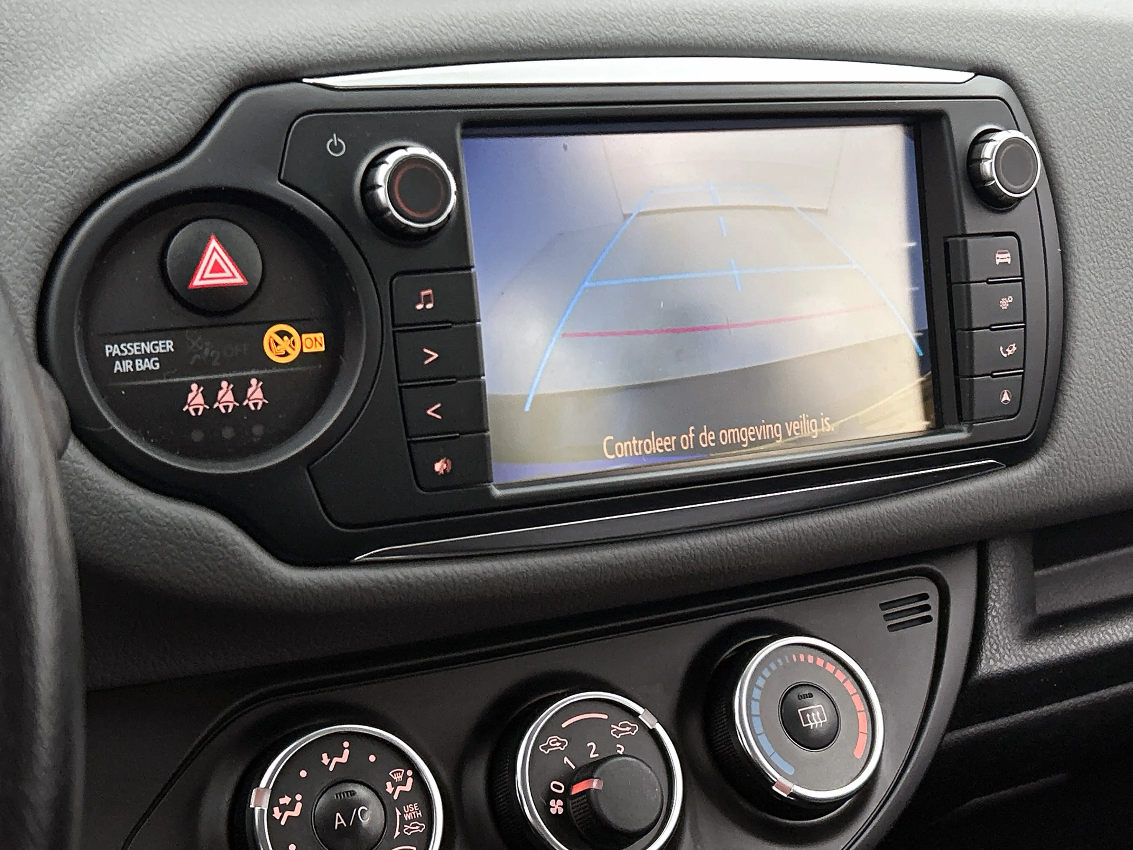 Toyota Yaris 1.3 VVT-i Aspiration — photo 13