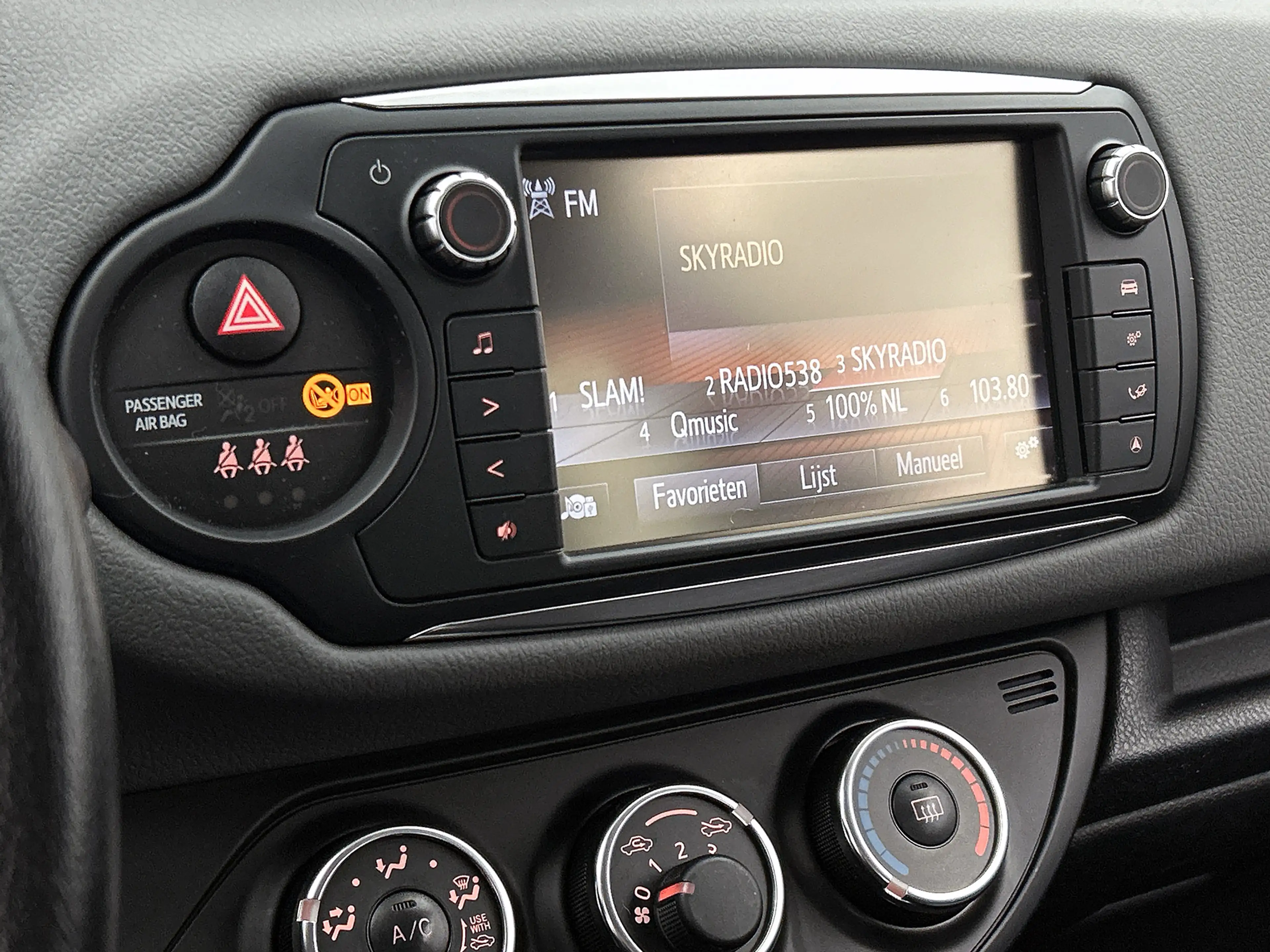 Toyota Yaris 1.3 VVT-i Aspiration — photo 11