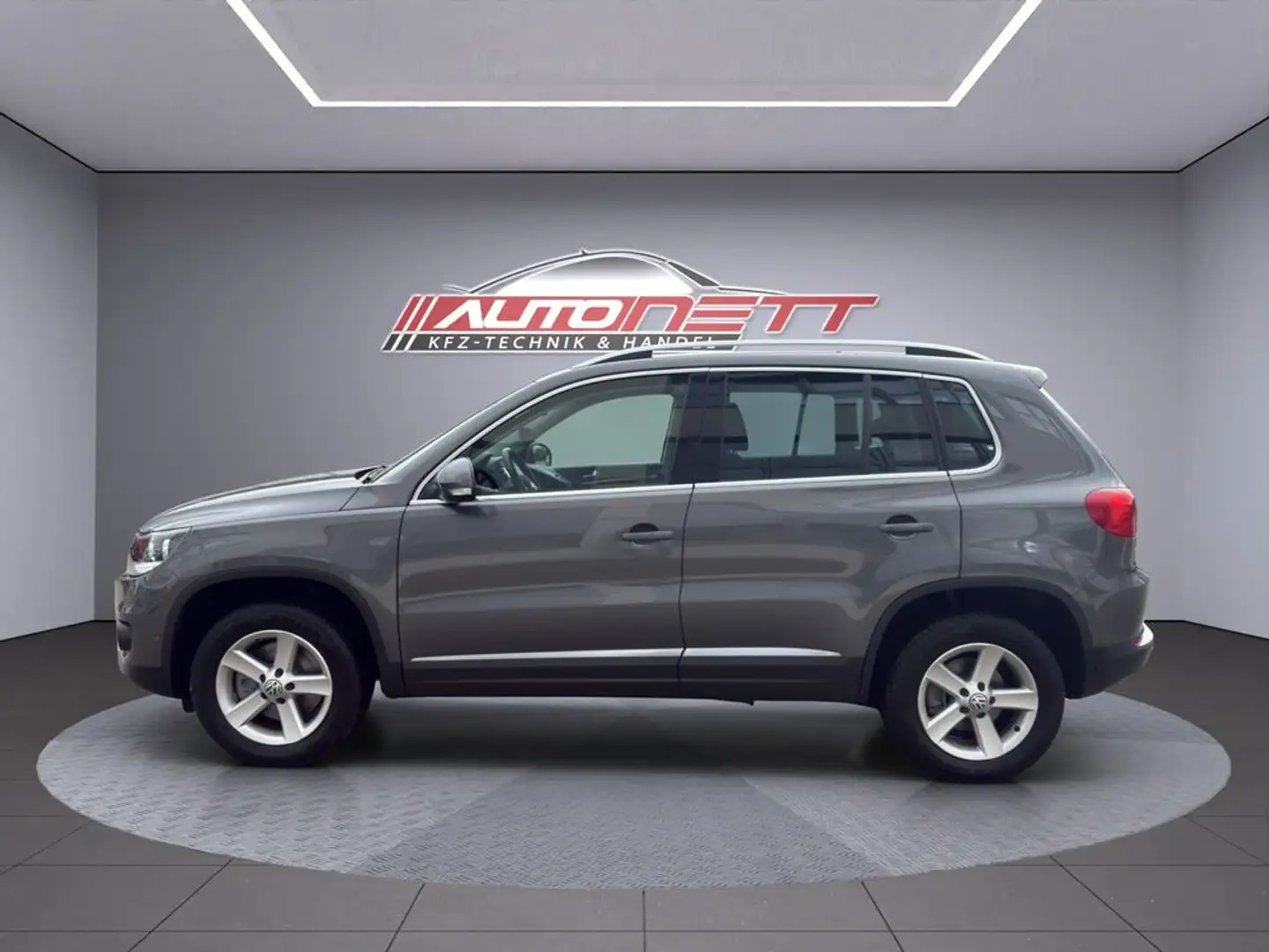 Volkswagen Tiguan Sport Grau - 2