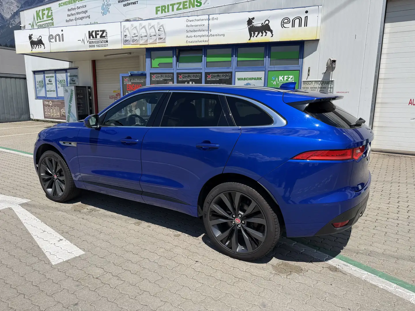 Jaguar F-Pace 25t AWD R-Sport Aut. Blau - 1